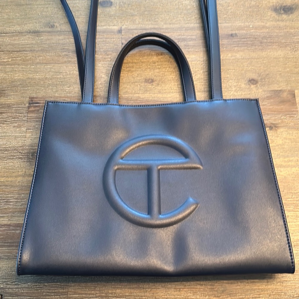 Authentic Telfar shopping bag in Navy - size Medium
